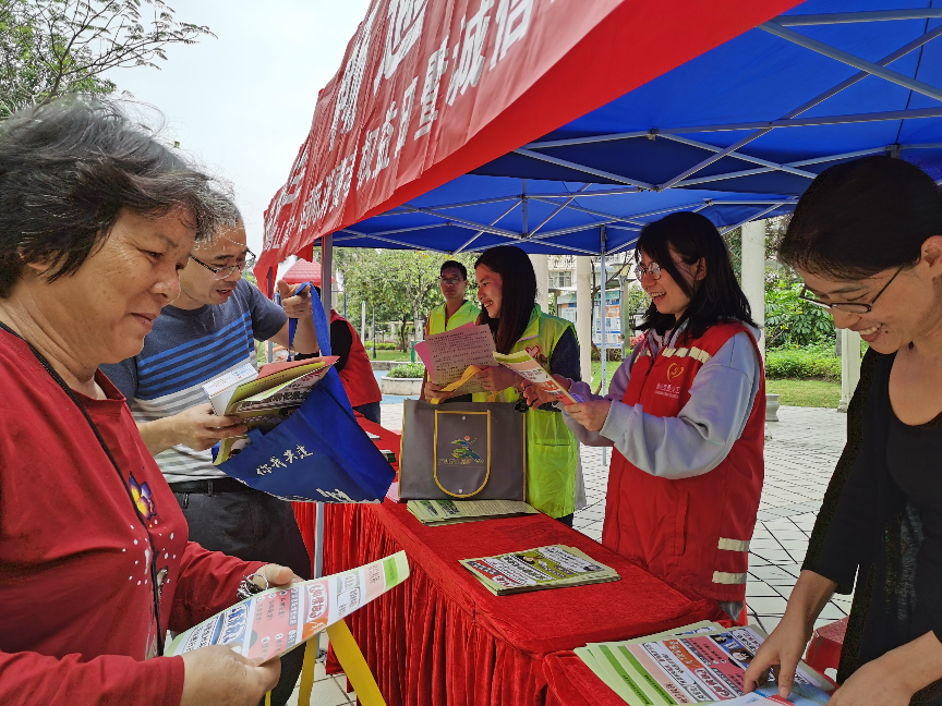 市發(fā)展改革局與市市場(chǎng)監(jiān)管局開展“3&middot;15”誠(chéng)信宣傳活動(dòng)1.jpg